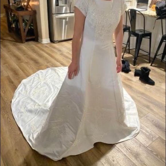 Wedding gown size 10. Been cleaned and preserved. Great condition. $200 - Picture 2 of 3